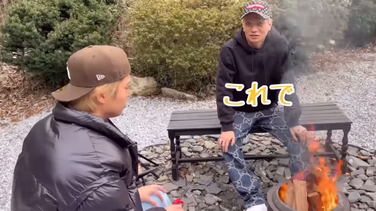 田中彪のYouTube動画より。出所したばかりの田中聖は、「家族旅行動画」に、“金髪グッチ” のド派手姿で登場した