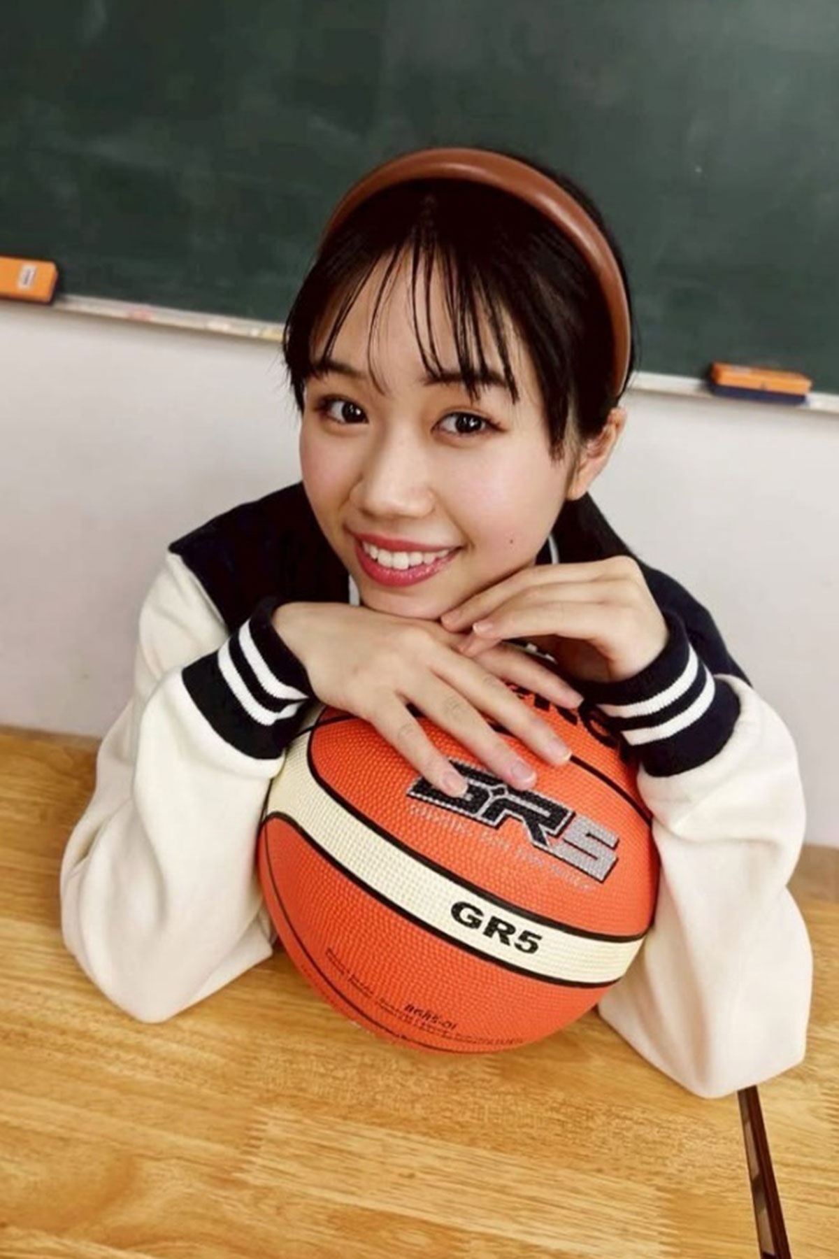 メンバーの夏川詩子。東京都出身で舞台やミュージカルが大好きだという（写真・本人のInstagram「@natsuta_317」より）