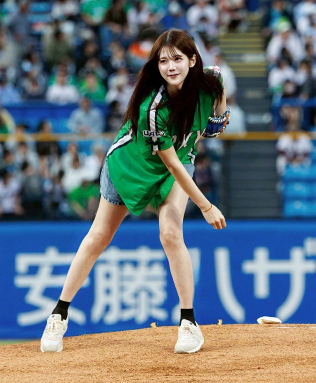 元女子アナの青木歌音が投稿した自身の始球式の様子（自身のXより）