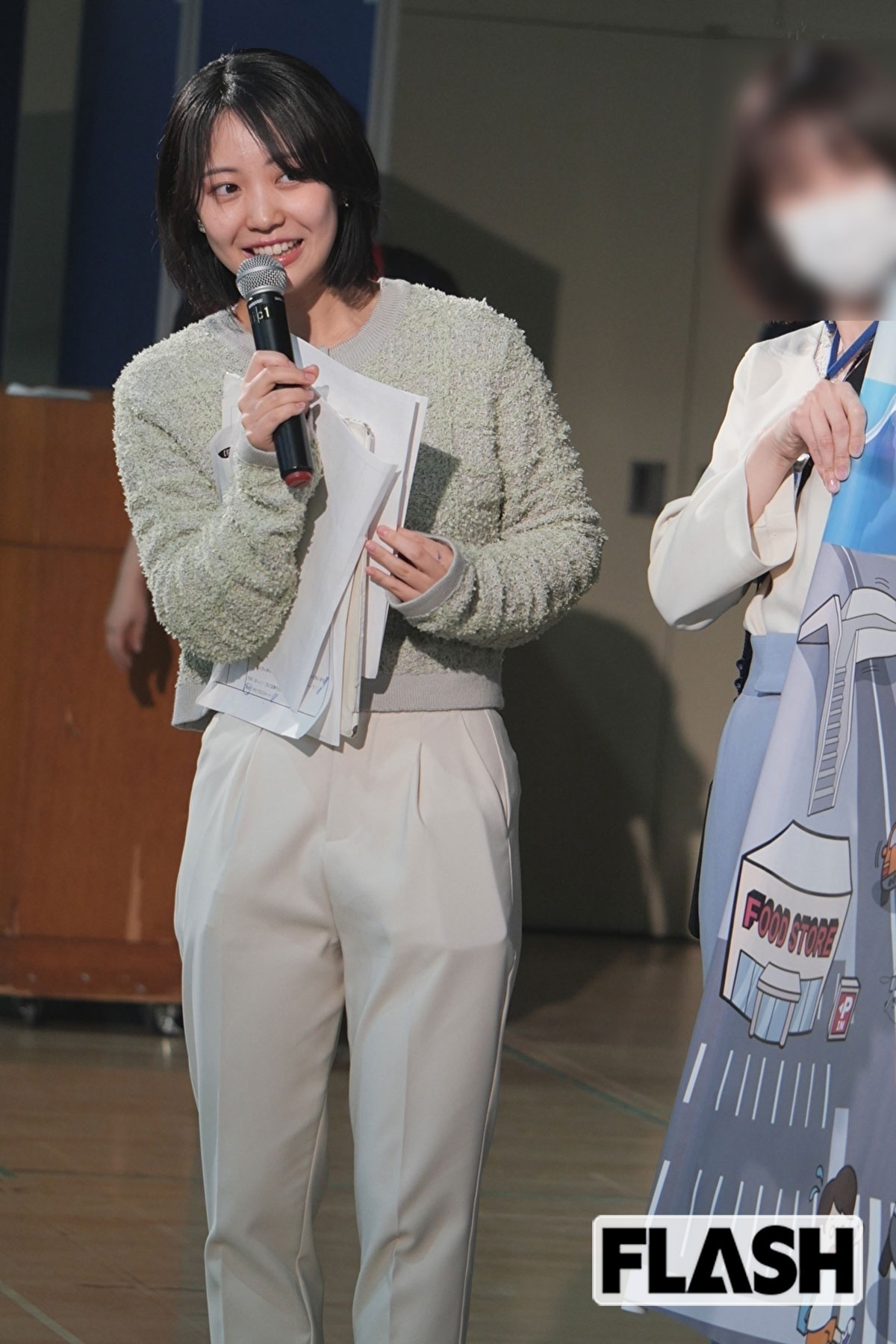 笑顔の高崎春アナ