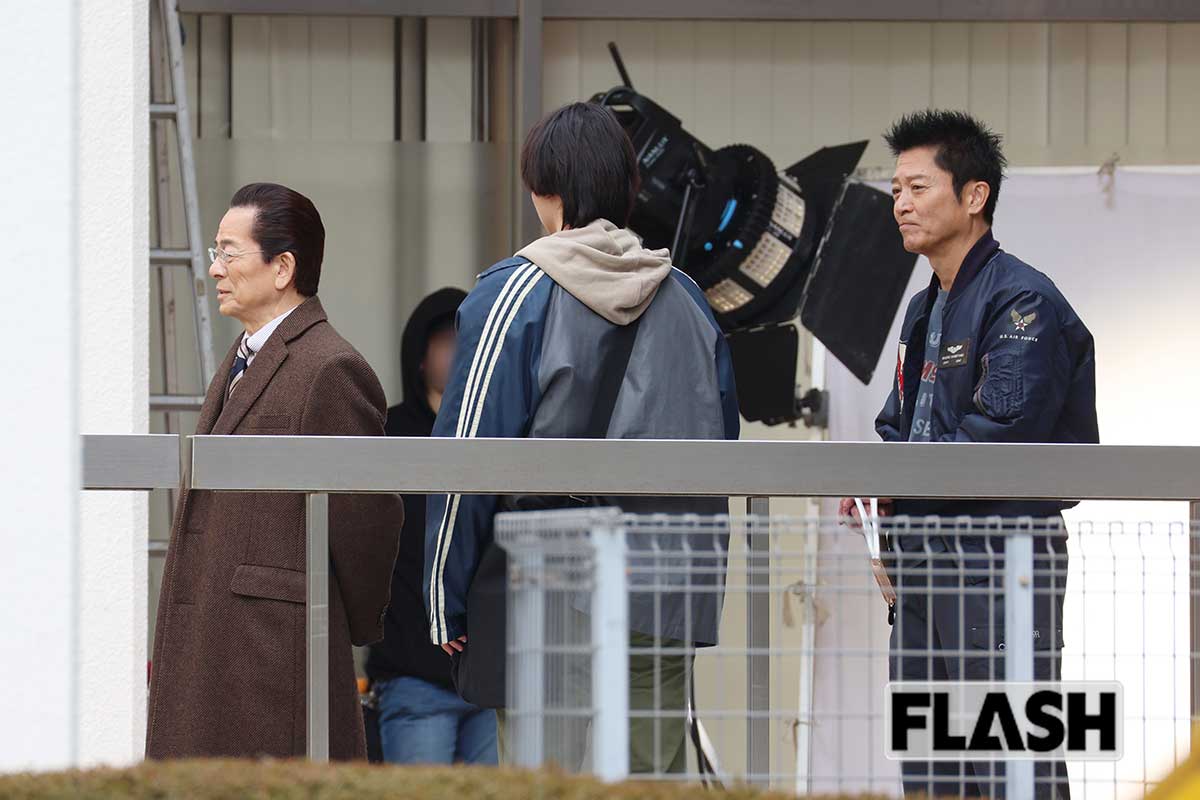 慣れた様子で順調に撮影を勧める水谷豊と寺脇康文