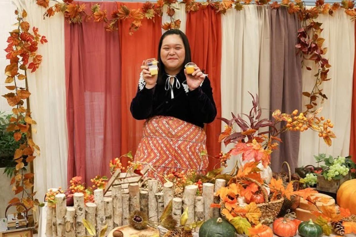 セブン-イレブンのキャンペーンに登場したぼる塾田辺。数々のスイーツ関連の案件で荒稼ぎしているようだ（写真・本人Instagramより）