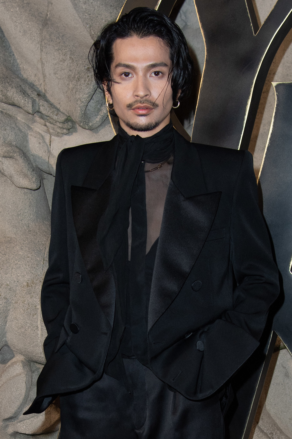 King Gnu常田大希、ライブの“関係者席”にブチギレ「社長とキャバ嬢が」前列をファンに開放した神対応が大反響