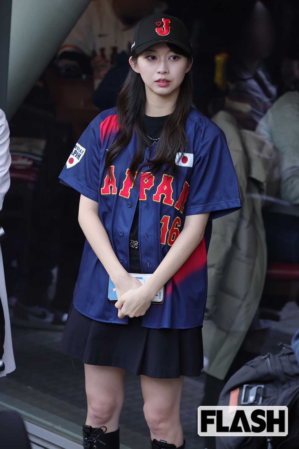 侍ジャパンのユニフォームに着替えた牧野真莉愛