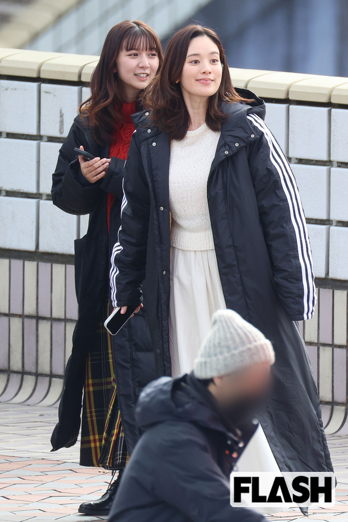 上白石萌歌と撮影をする筧美和子