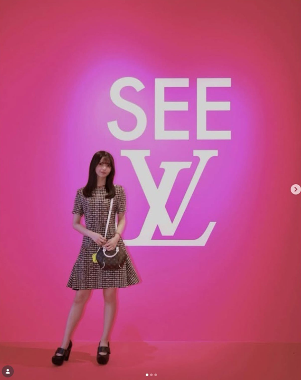 キュートなミニスカワンピを着た齋藤飛鳥（写真・本人Instagramより）