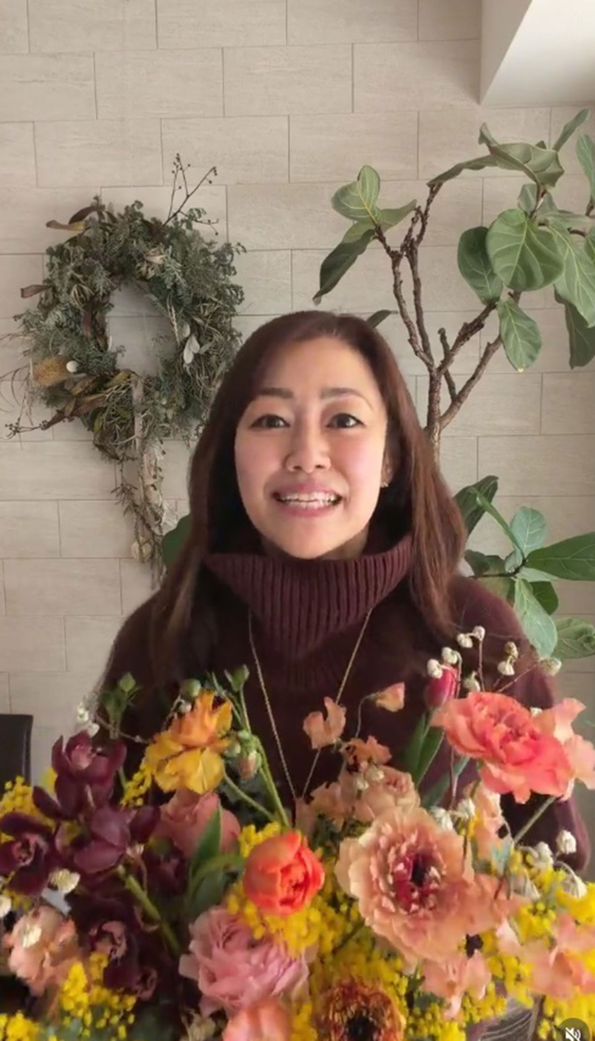 チューリップに染色液を注入するなど、その手法が物議を醸したフラワースタイリストの山根広子氏（写真・本人Instagramより）