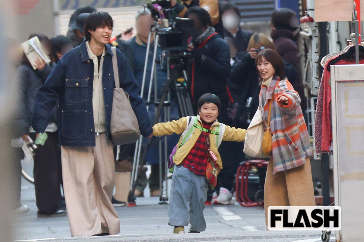志田未来 、“息子” との和気あいあいロケ姿をキャッチ！『未来のムスコ』SNSで相つぐ称賛