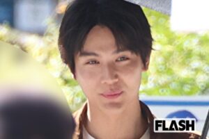 中川大志、通行人が次々と足を止める撮影現場をキャッチ！“結婚報道” もあ…