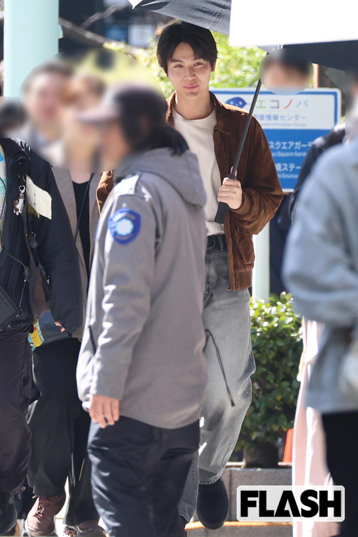 中川大志、通行人が次々と足を止める撮影現場をキャッチ！“結婚報道” もあった橋本環奈との恋の行方とは