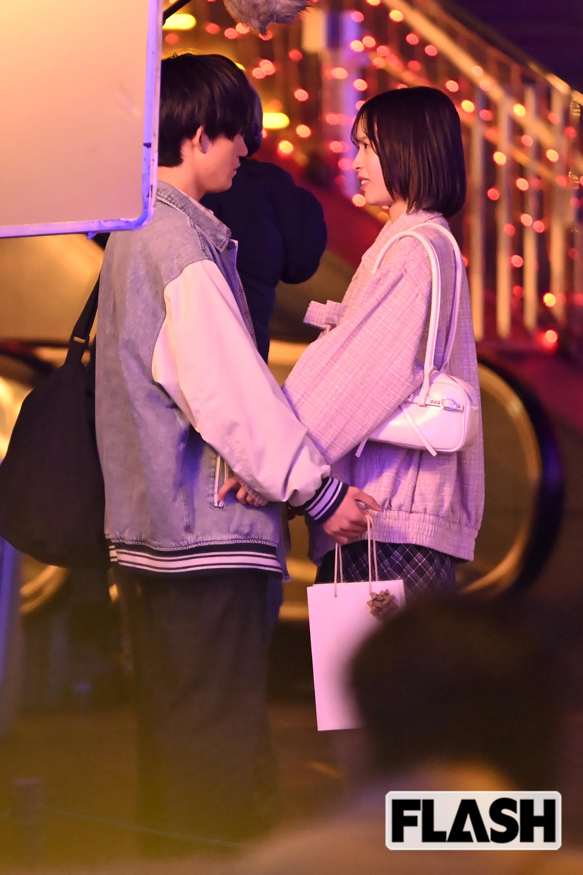 真剣な目で見つめ合う高尾颯斗と志田こはく