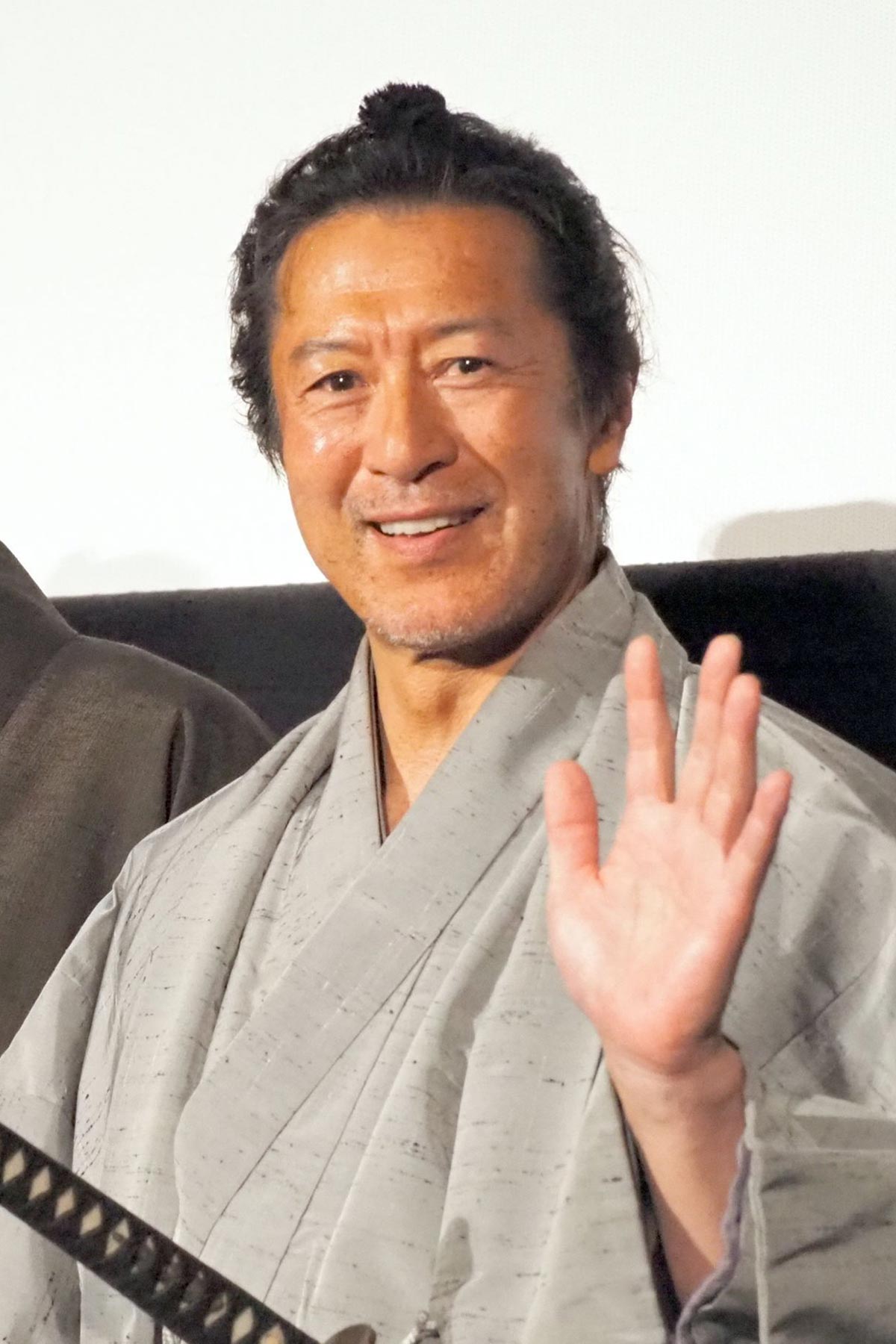 『侍タイムスリッパー』のスター俳優、“イケおじ” 仲間と4ショット披露してファン歓喜…鶴見慎吾とは10年来のゴルフ仲間