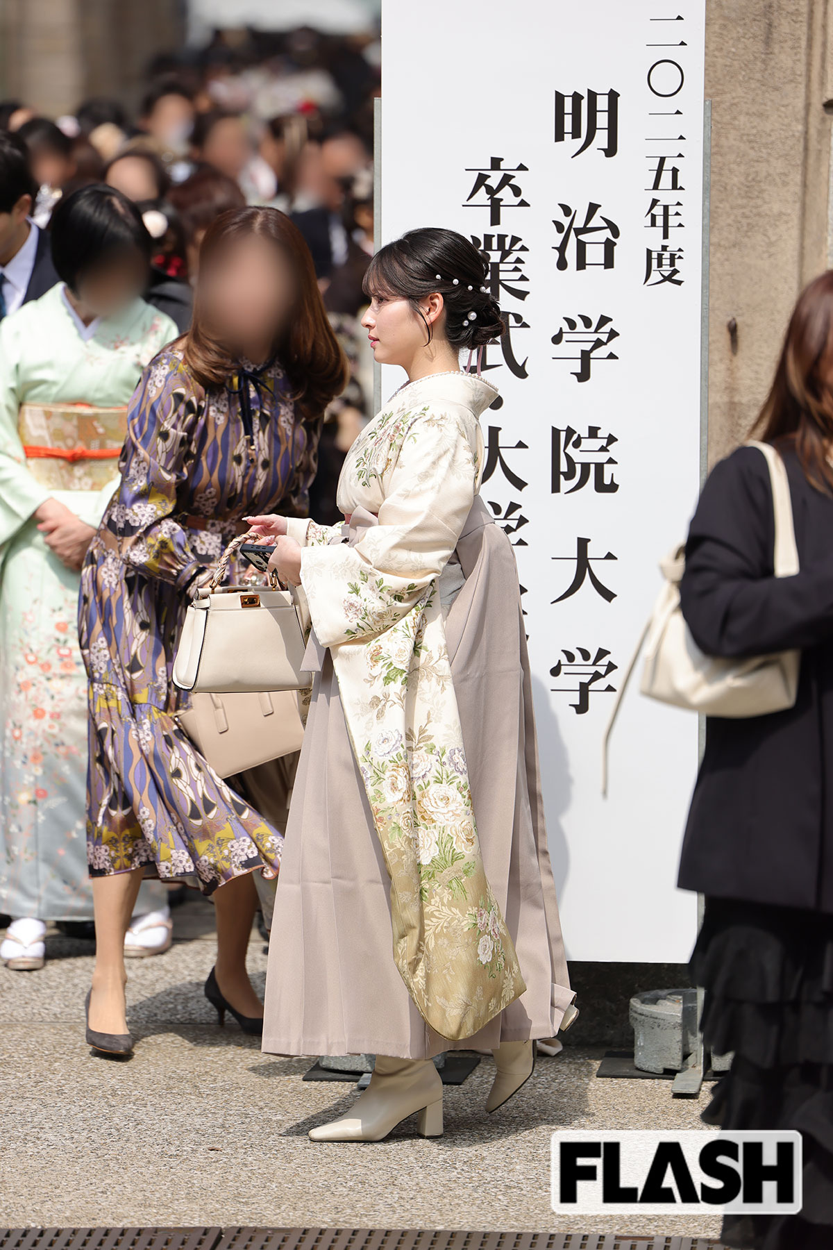 ブーツに袴を履いた北川莉央