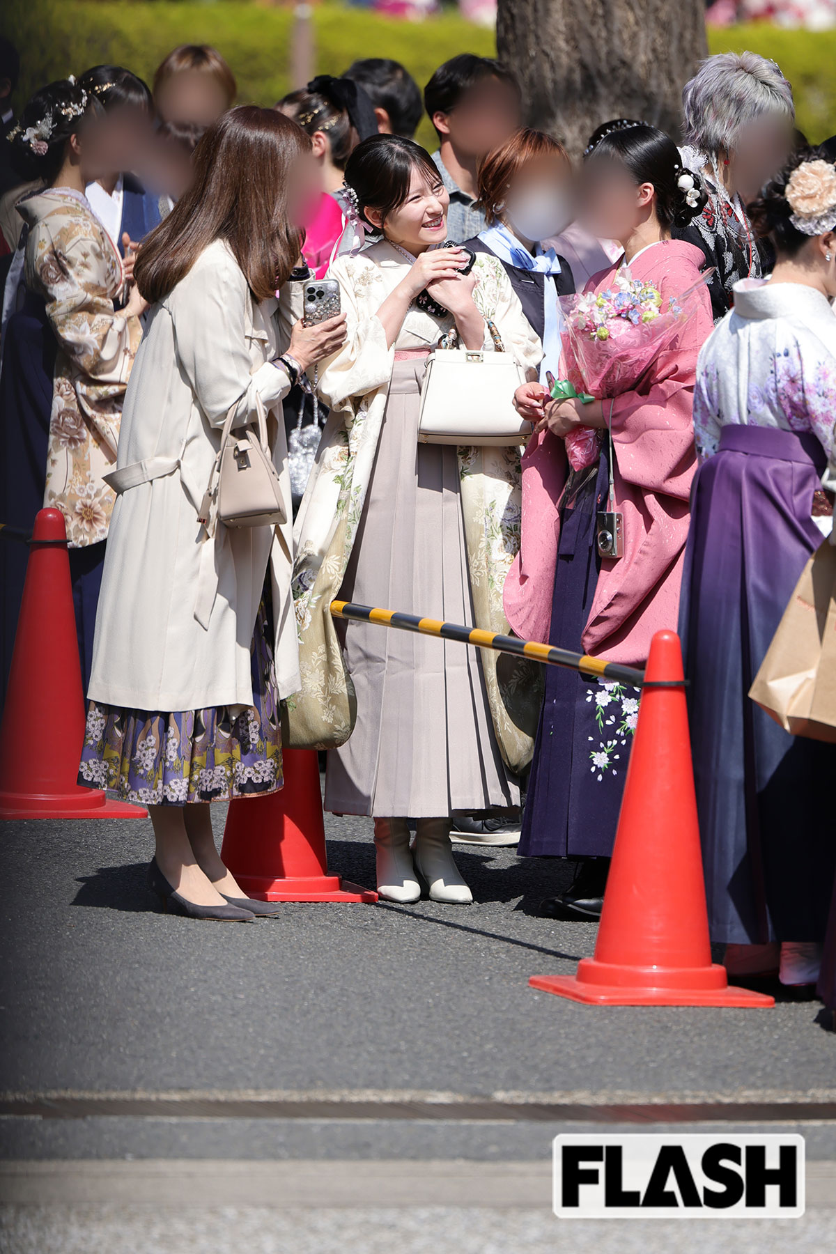 友人や保護者とともに雑談をする北川莉央