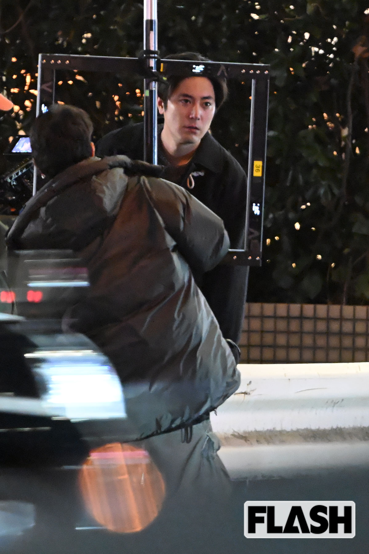 間宮祥太朗、“頬コケ” 撮影現場をキャッチ！　結婚2年めで見せる「パパ俳優」としての正念場