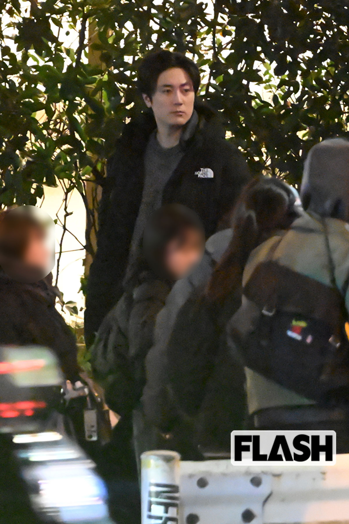 都内の路上でロケをする間宮祥太朗。通行人は頬がこけた印象だったと語る