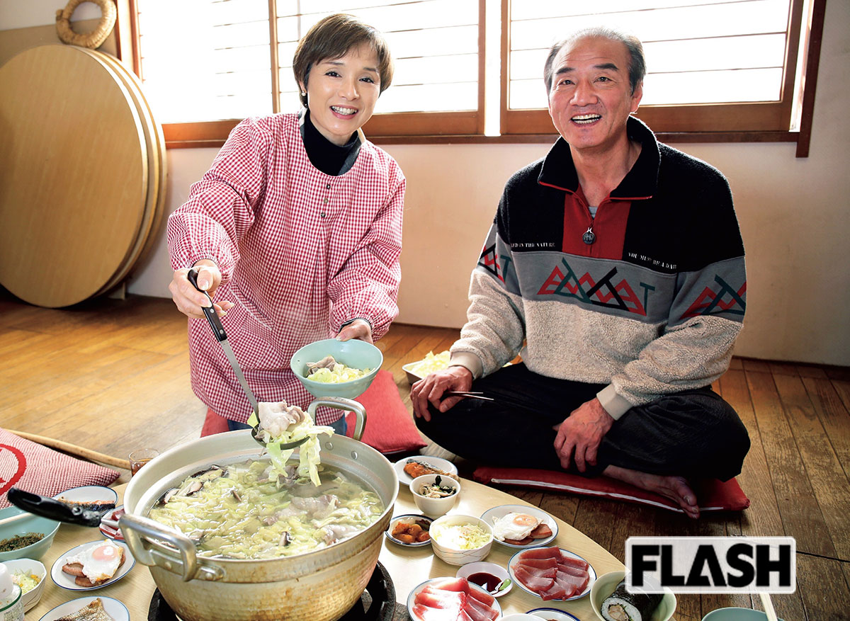 2015年3月、本誌の「相撲部屋ちゃんこ特集」に親方と2人で登場した高田みづえさん。「若い力士はとにかく “肉星人”。一緒に食べることもありますが、同じだけ食べたら、すぐに “いい感じ” の体型になっちゃいますからね（笑）」と語った（写真・ヤナガワゴーッ！）