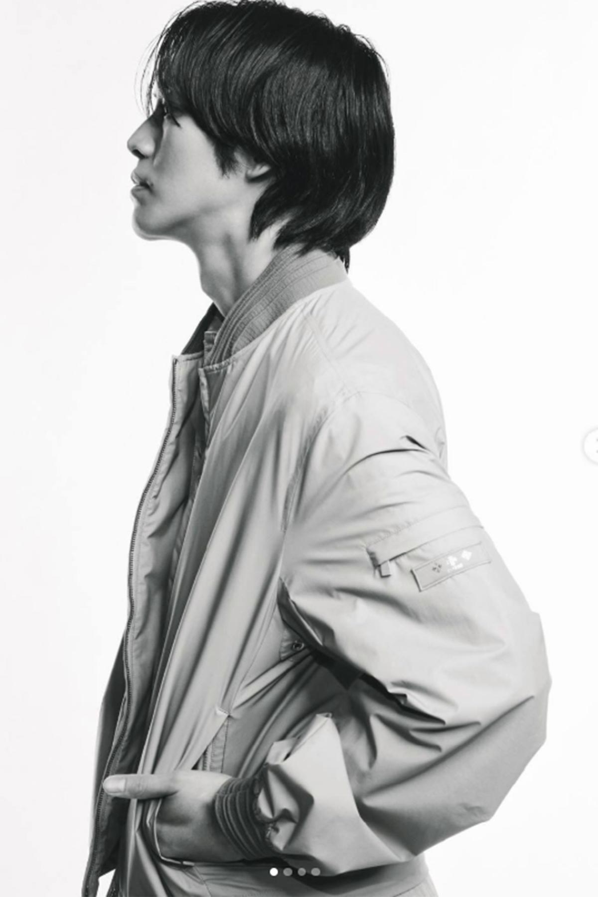 髪を伸ばしている姿に絶賛の声が寄せられた松坂桃李（写真・『松坂 桃李／TORI MATSUZAKA』のInstagram「tori.matsuzaka.official」より）