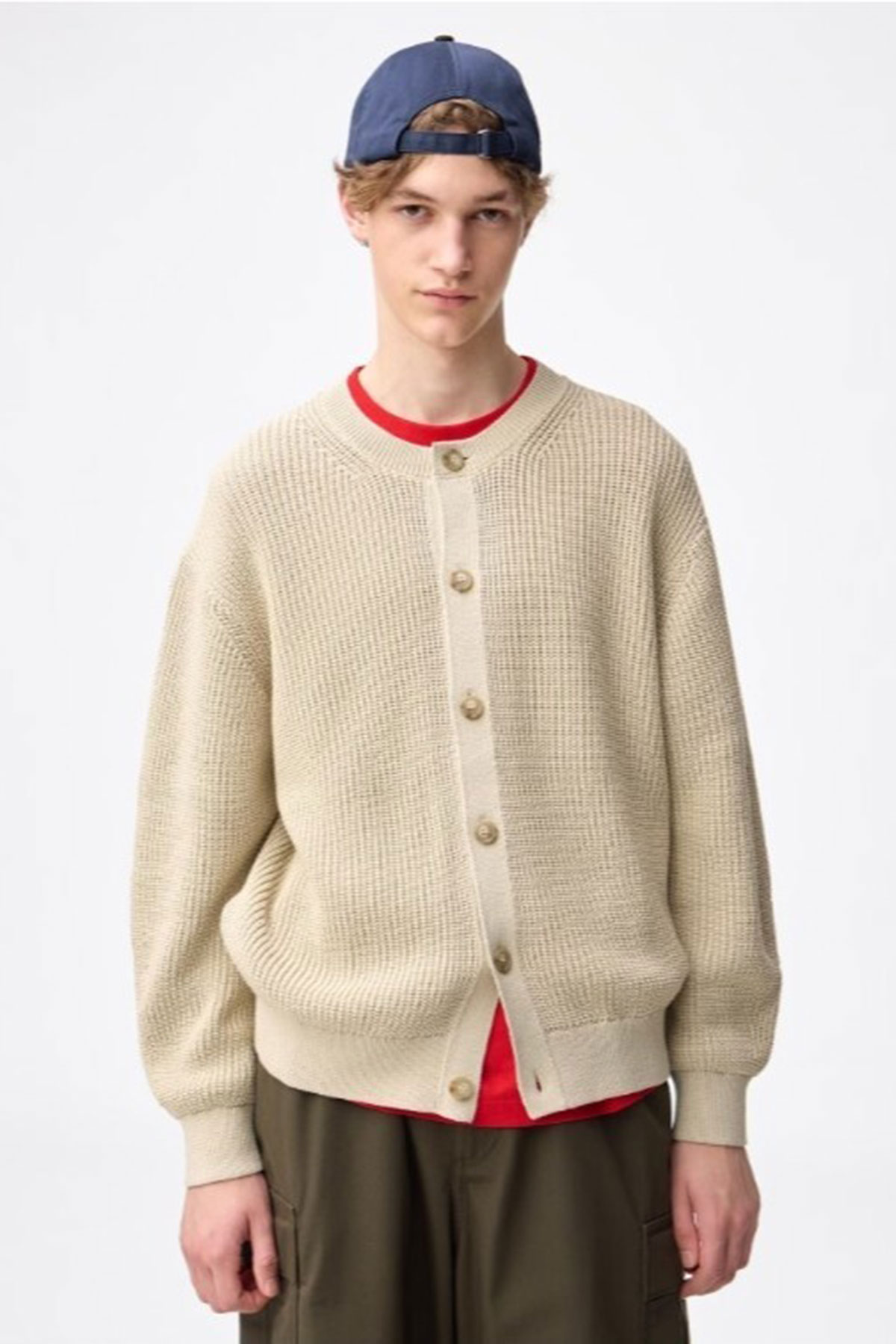 目黒蓮が着用していたことで爆売れしているGUのカーディガン（写真・GU公式オンラインストアより）