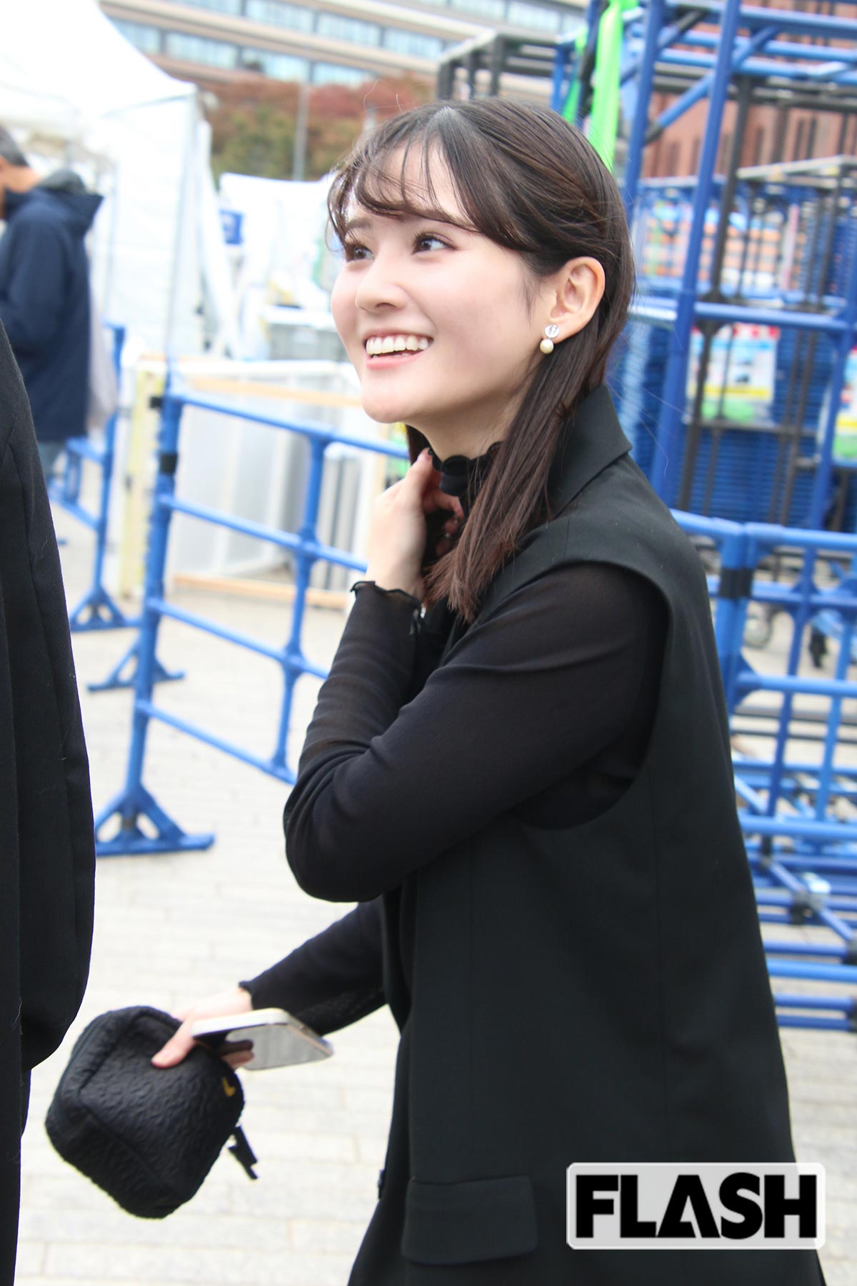 【テレ東1位】中原みなみアナ／2023年、中原アナは「テレ東60祭＠なぜか横浜赤レンガ」を担当。学生時代は、湘南江の島「海の女王」に就任していた