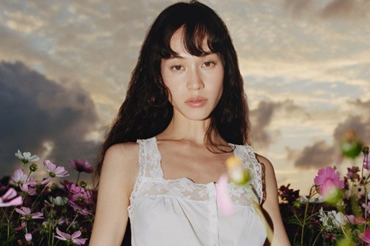 『Cou Cou Intimates（クク・インティメイツ）』のInstagramに登場した水原希子。白い下着姿で水の中に入る写真もアップし世界から絶賛の声が寄せられている（写真・同ブランドの公式Instagramより）