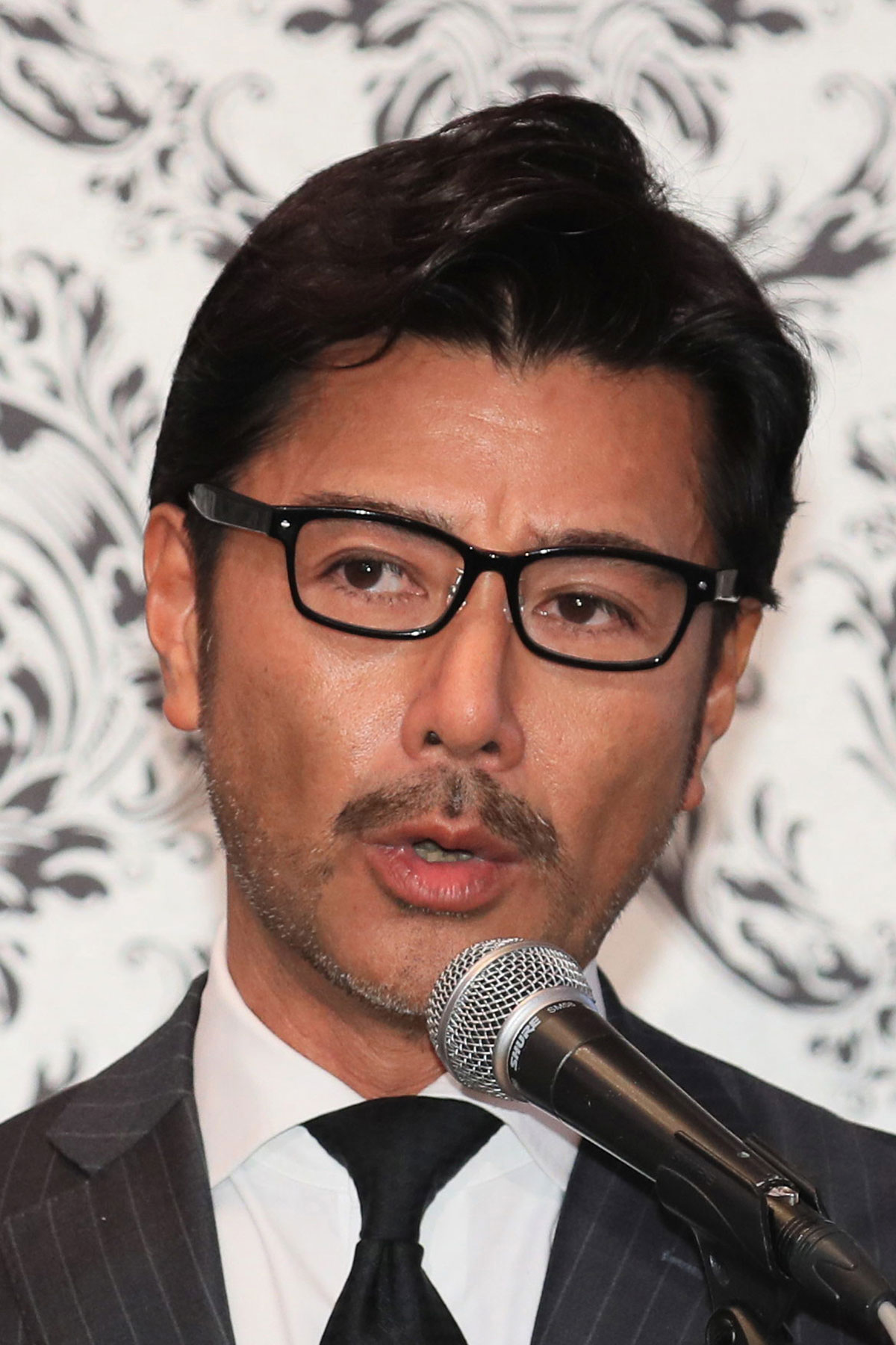 経歴詐称から10年、ショーンKが英語学習書を刊行しネット驚き「真に価値がある」出版社は“実力”を評価