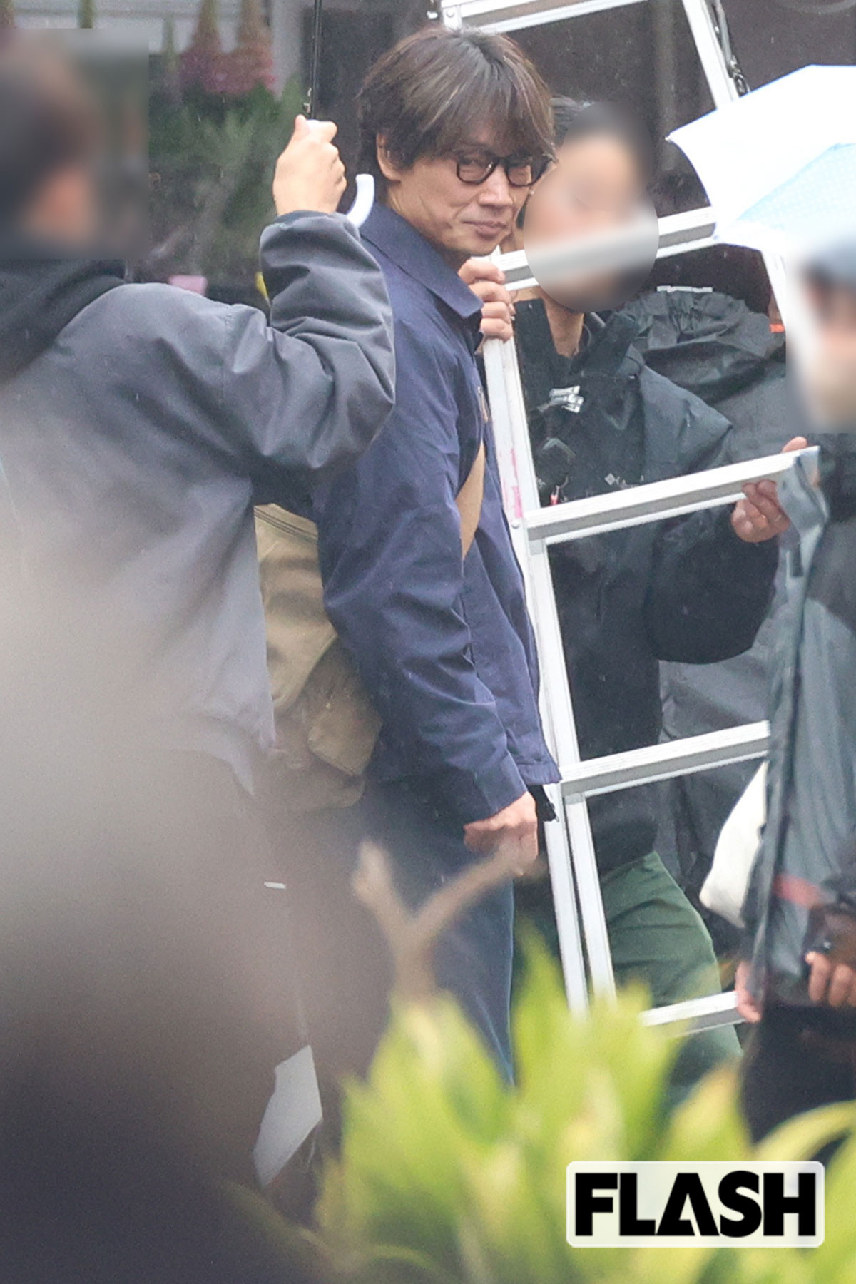 綾野剛が撮影している作品は2027年に公開予定だという