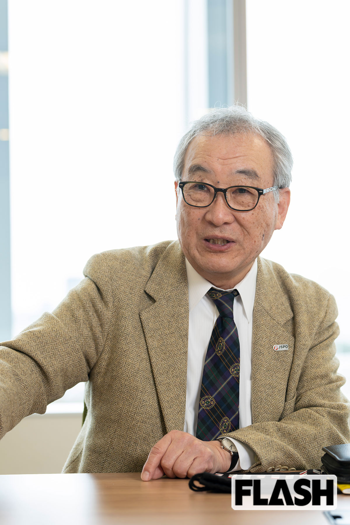 元NHKアナウンサーの山本浩は、「以前は競技が終わると、すぐに話を聞けた。今はマイクを向けるまでに時間がかかるため、興奮が少し冷めてしまう」と語る（写真・木村哲夫）