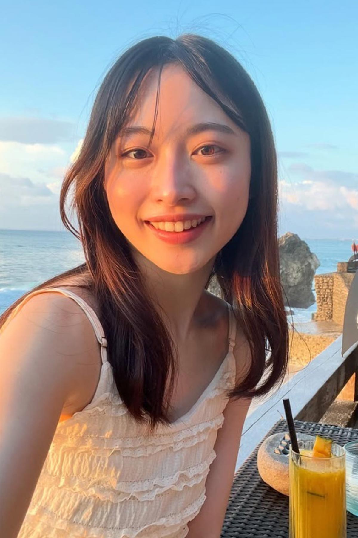 元医大生の美人YouTuber 3年ぶりに動画投稿再開も大炎上「どの科も高齢者医療」「私には合わない」発言に批判殺到