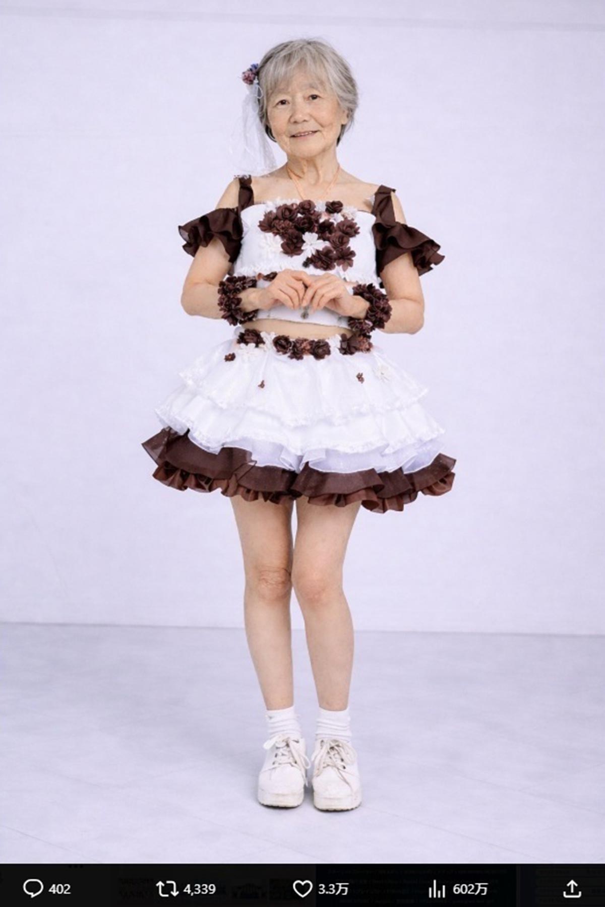 エイプリルフールのネタとして「DREAMING MONSTER」が投稿した高齢者の新加入メンバー。高齢者を嘲笑しているとして炎上した（写真・公式Xより）