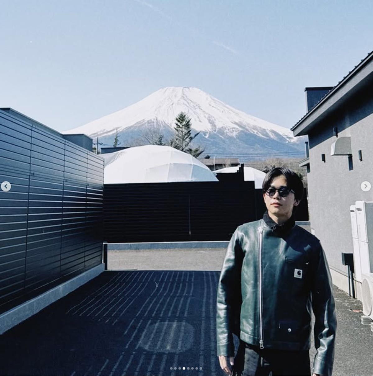 カーハートとsacaiのコラボジャケットを着た鈴木福。さすがの着こなしだ（写真・本人Instagramより）