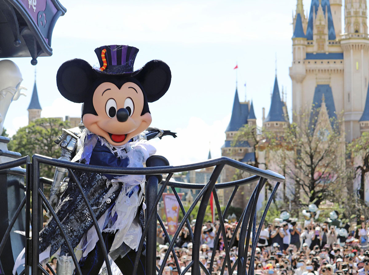 ディズニーランド「スモークターキーレッグ」がついに1200円へ値上げ　チケットも高騰で“遠のく夢の国”にファン悲嘆