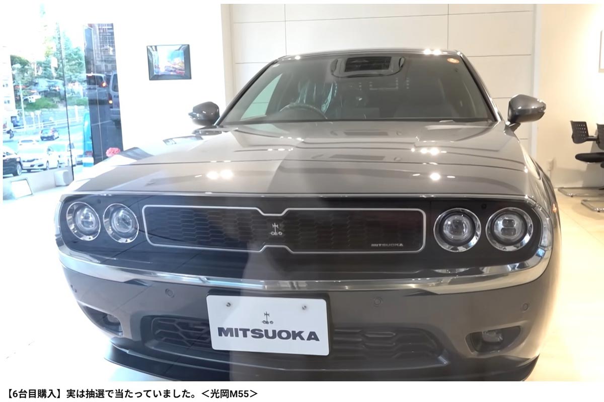 チョコプラ長田が購入した光岡M55。ひと月で2台めの購入となる（写真・YouTubeチャンネル「くるま温泉ちゃんねる」）
