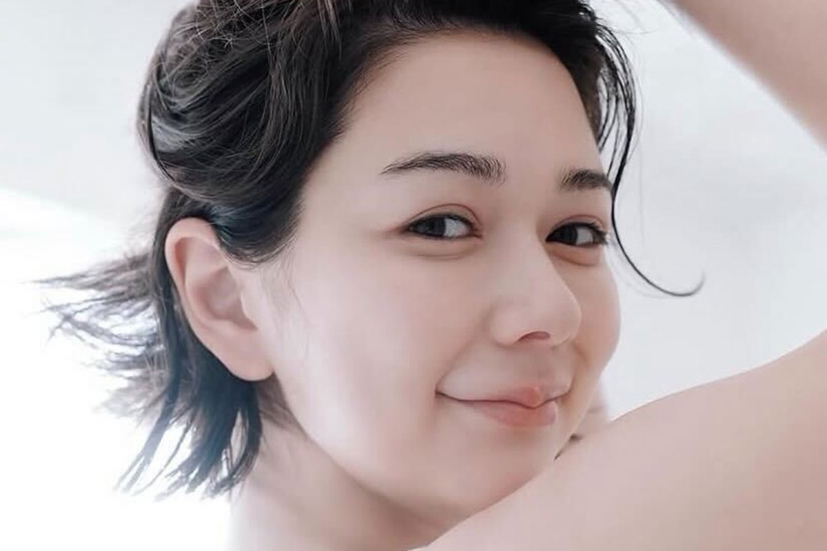 村重杏奈、写真集で見せた“メリハリ体形”（村重杏奈のInstagramより）