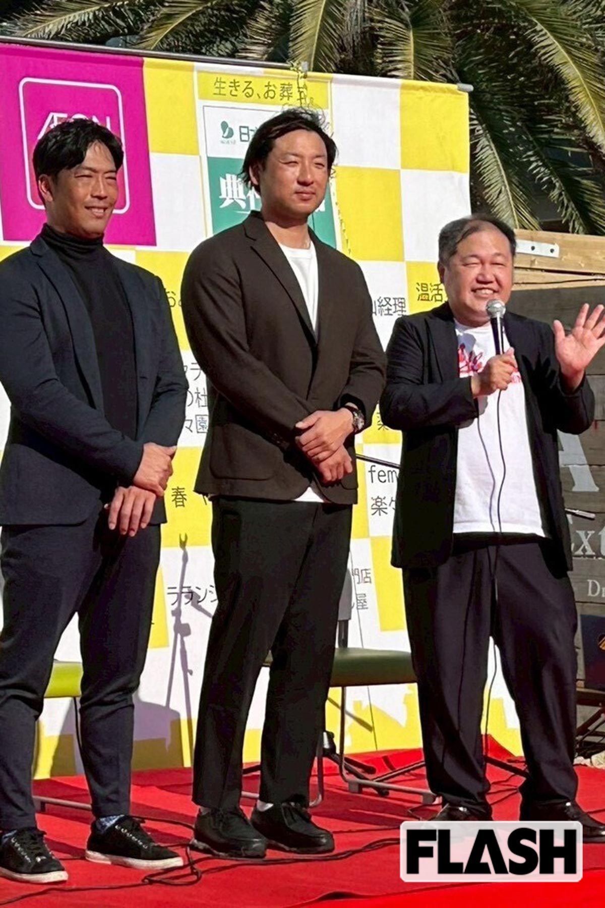 2025年12月、広島市にあるイオンタウン楽楽園で広島東洋カープのトークイベントに、元カープの天谷宗一郎氏（左端）、今村猛（たける）氏（中央）らとともに参加（写真・本人提供）