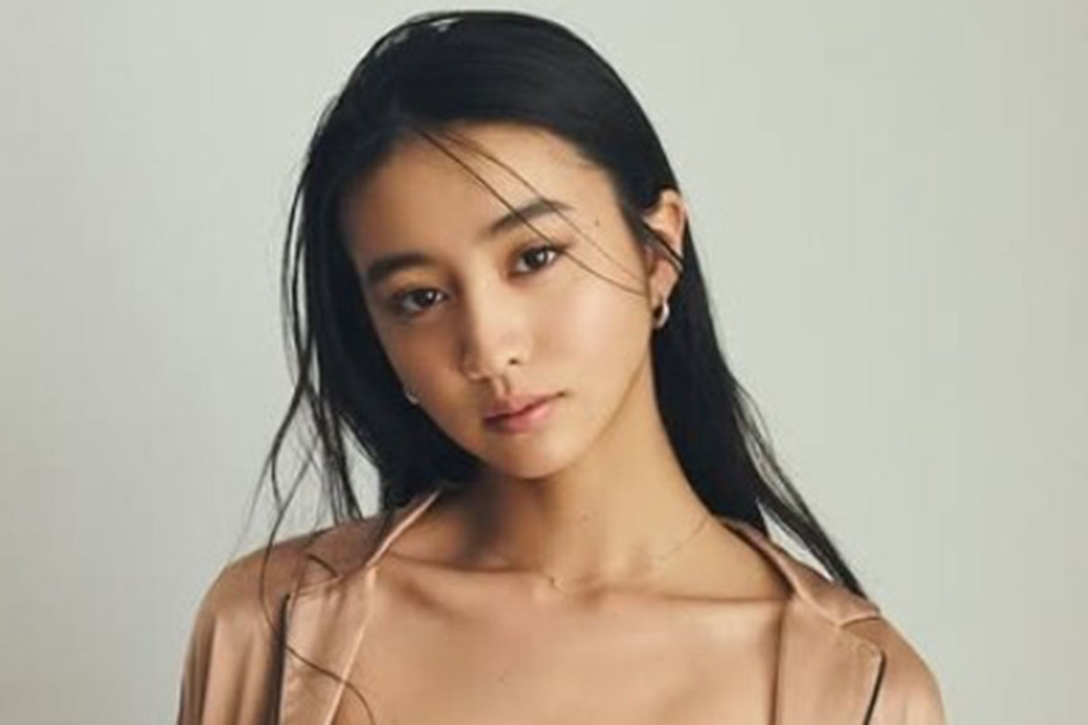 Koki,が公開したインティミッシミの高級ランジェリー。ゴールドのボディスーツが遠目には「裸に見える」との声があがった(写真・Koki,Instagram「koki」より)