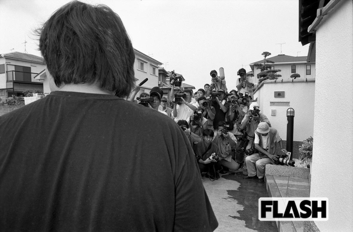 林氏の自宅周辺には事件当時、500人もの報道陣が押し寄せた。手前は林眞須美死刑囚（写真・本誌写真部）