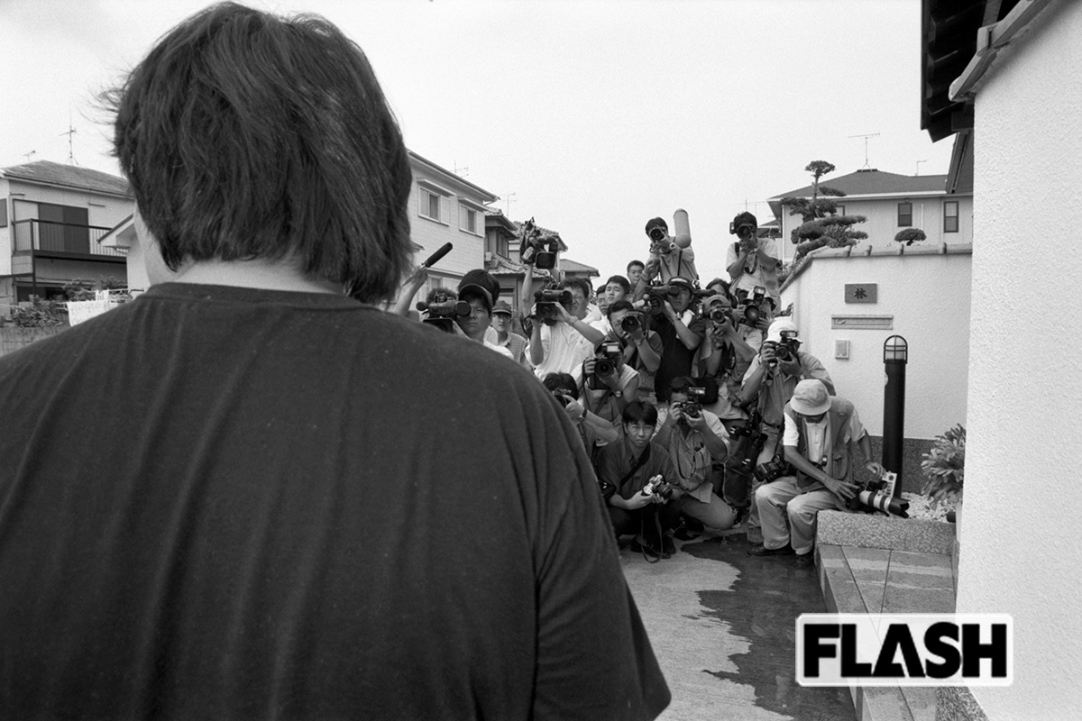 林氏の自宅周辺には事件当時、500人もの報道陣が押し寄せた。手前は林眞須美死刑囚（写真・本誌写真部）