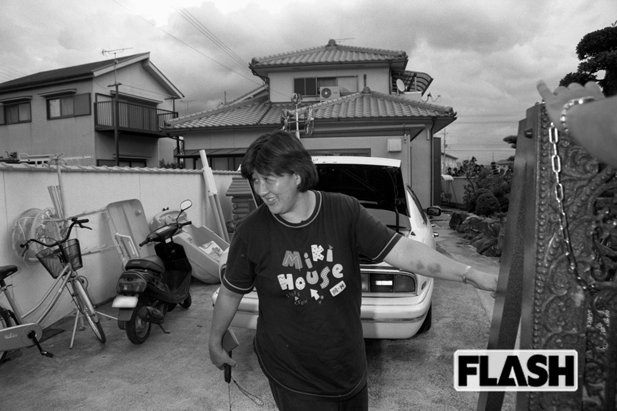 事件後に「疑惑の夫婦」と報じられても、眞須美死刑囚と健治氏は積極的に取材に応じた（写真・本誌写真部）