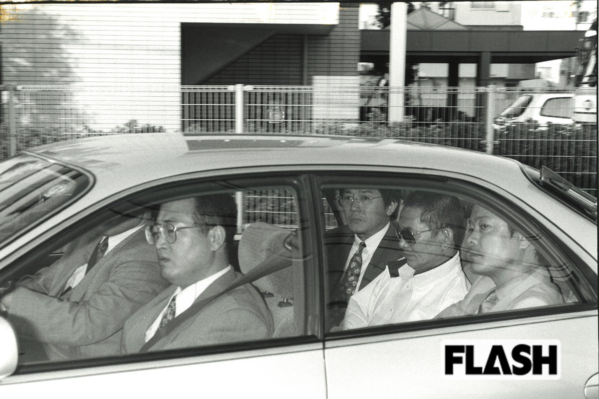 1998年10月4日、逮捕され、連行される林健治さん（写真・本誌写真部）