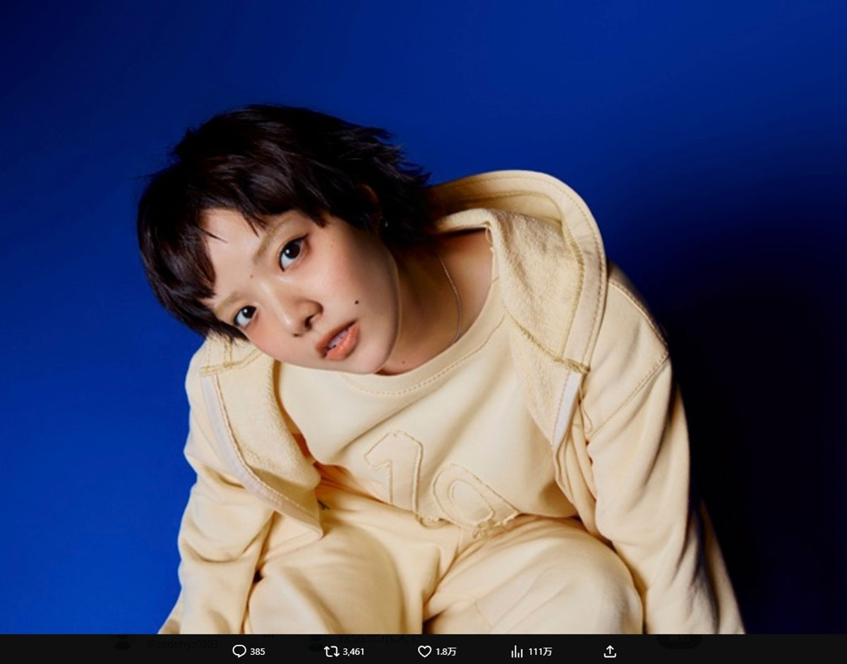 ショートヘアにしたことでオカリナに似ているという指摘が入るようになったあいみょん（写真・阪神タイガースの公式Xより）