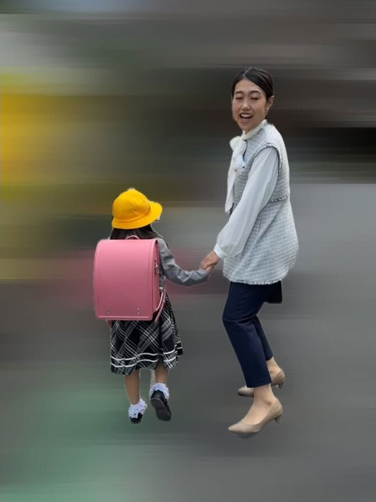 長女の小学校の入学式に参加した横澤夏子（写真・横澤夏子のInstagram「yokosawa_natsuko」より）