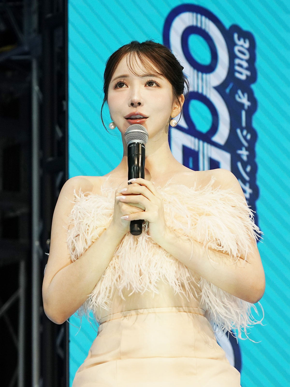 三上悠亜“バストポテンシャル”向上ブラ開発 本人は“サロンでケア”過去発覚で冷めた声も