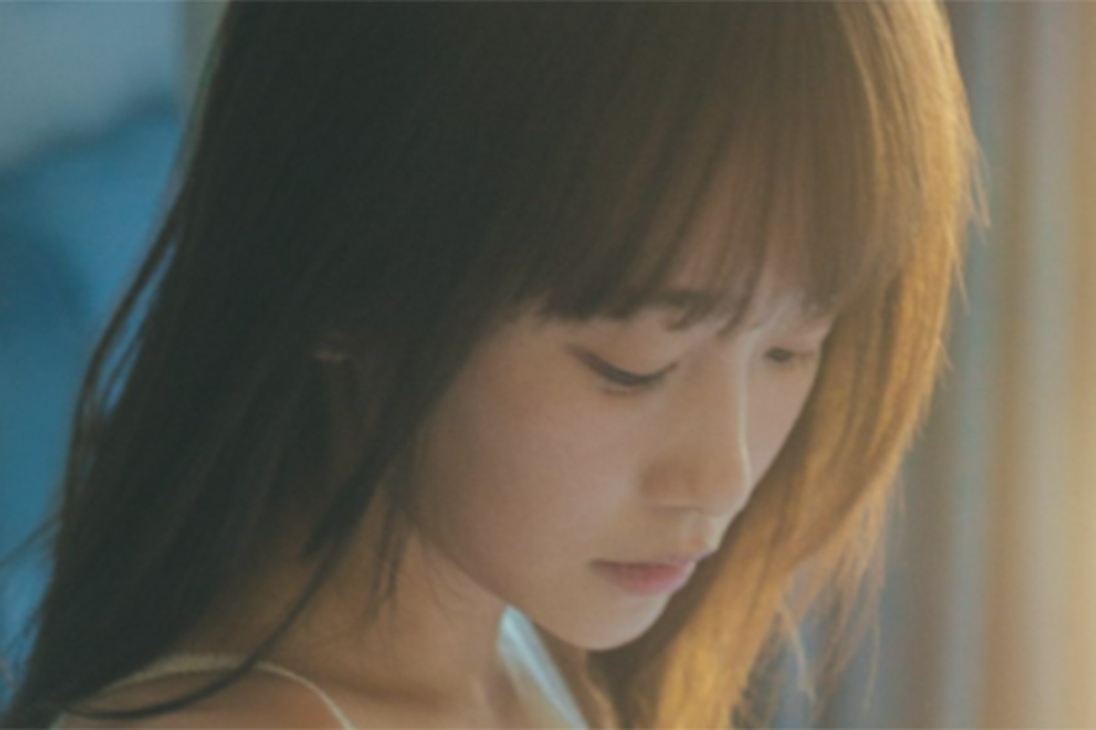 2025年7月、写真集『youphoria』でランジェリー姿を披露していた川栄李奈（画像・『ar（アール）編集部』のX「@ar_mesugirl」より）