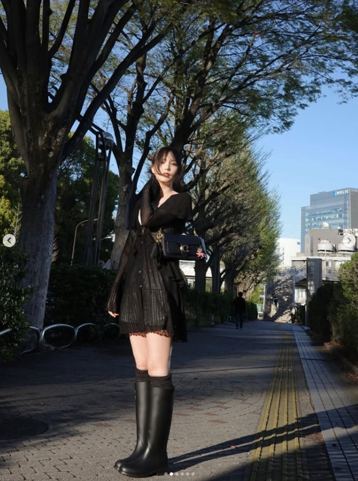 本田翼が披露した“絶対領域”のあるファッションスタイル。5kg太ったと明かすもファンは絶賛している（写真・本人Instagramより）