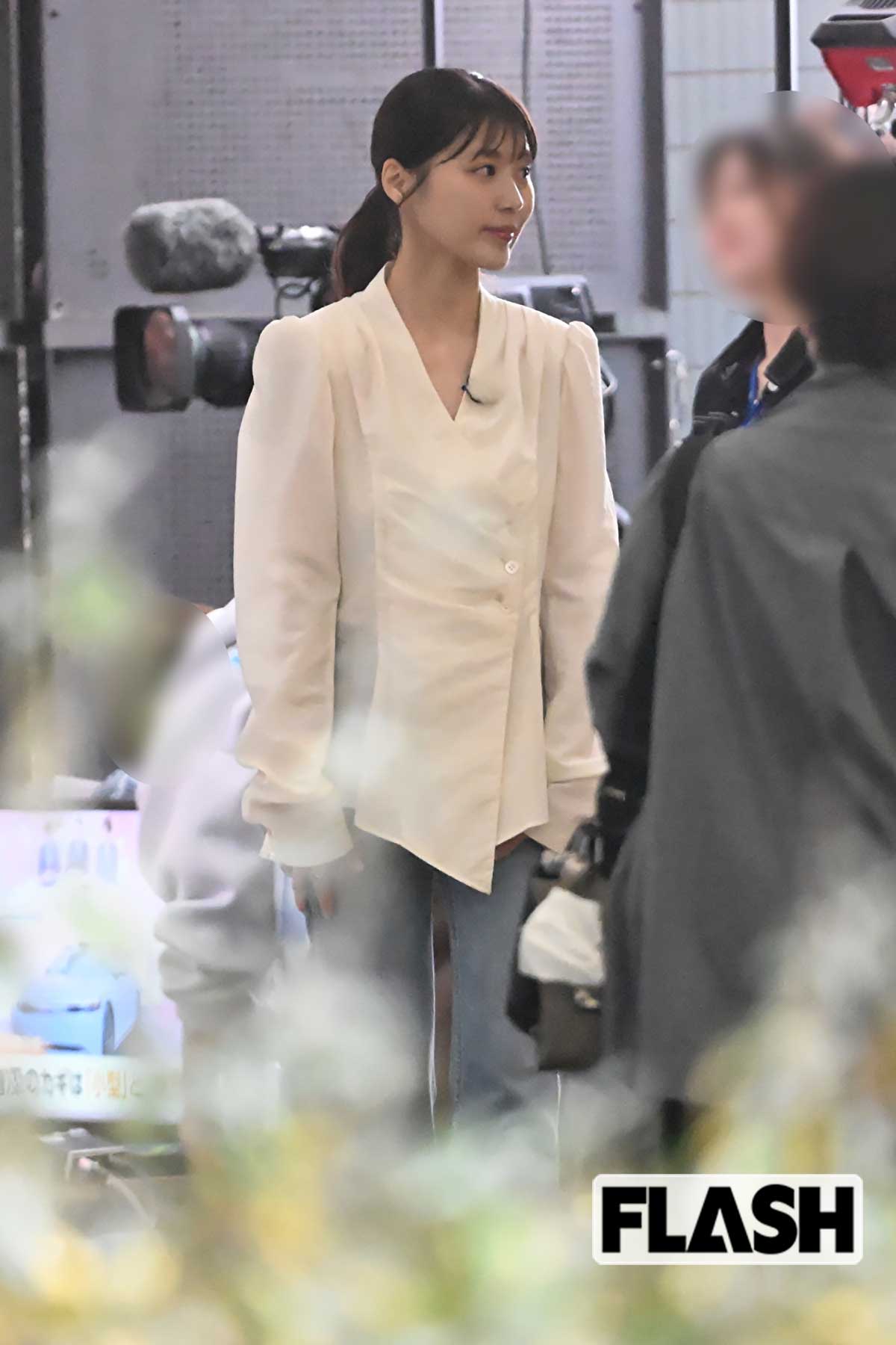 有村架純、着ぐるみキャラクターに微笑みかけるキュート姿をキャッチ！日曜劇場番宣で見せた意外な素顔