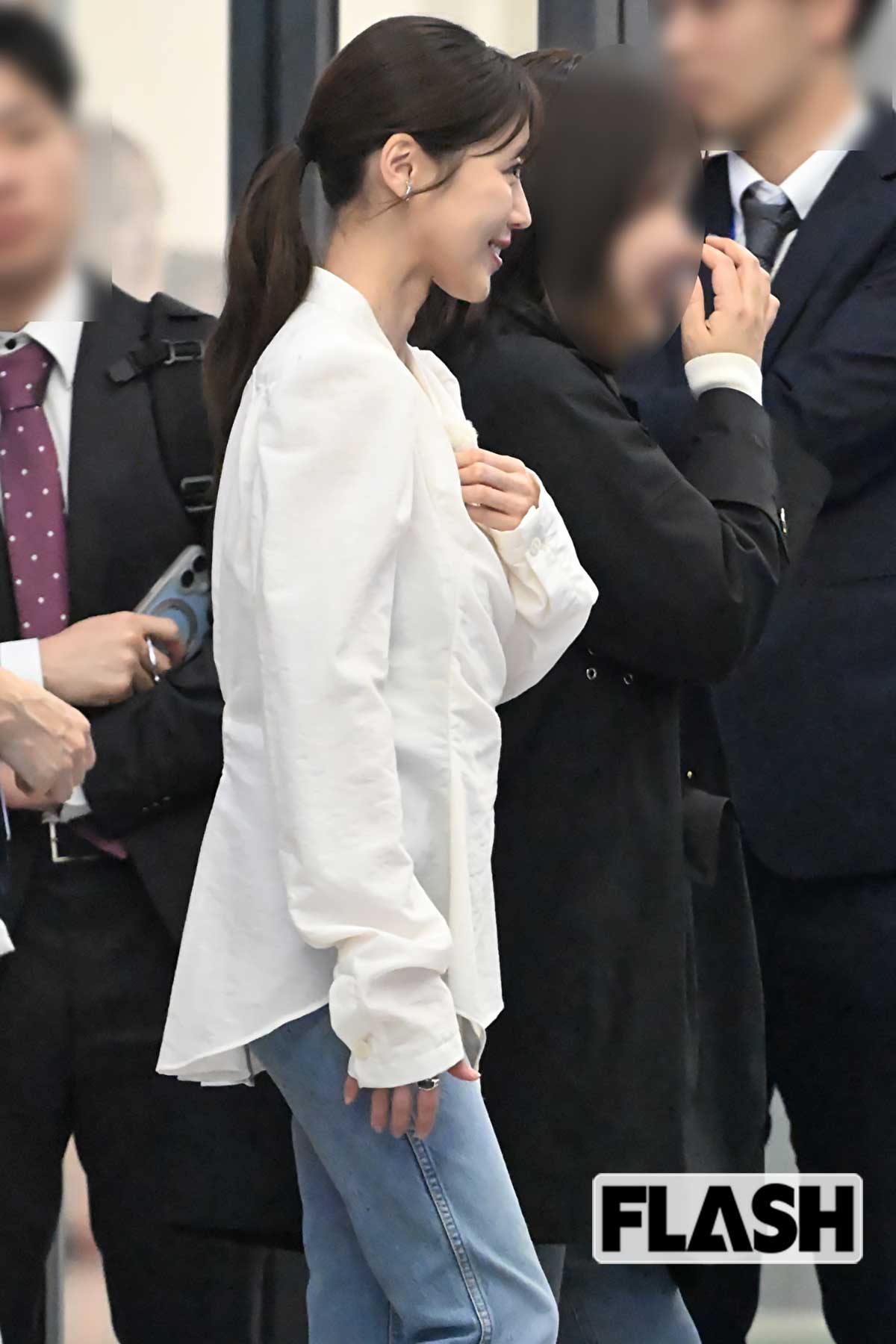 爽やかなデニムを着こなす有村架純