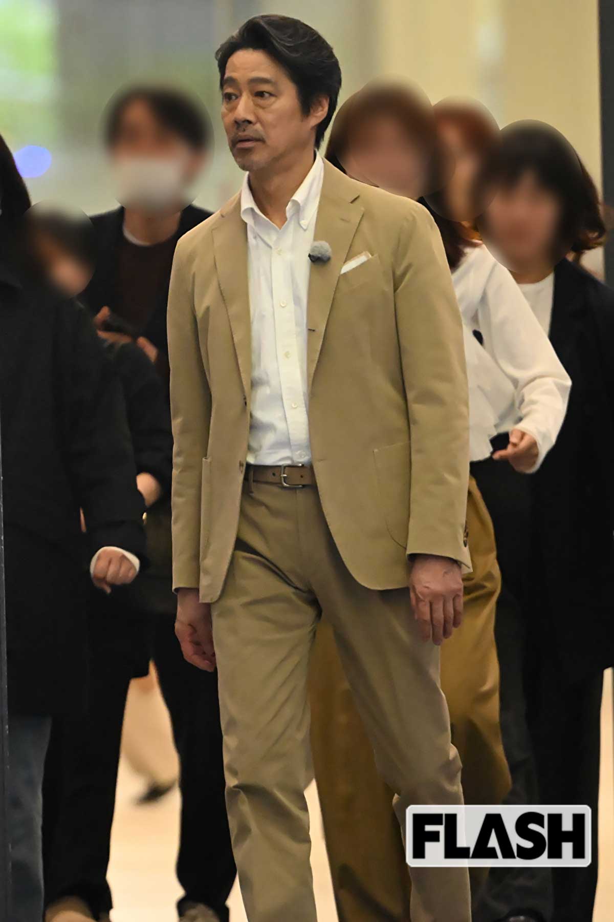 セットアップを着こなす堤真一