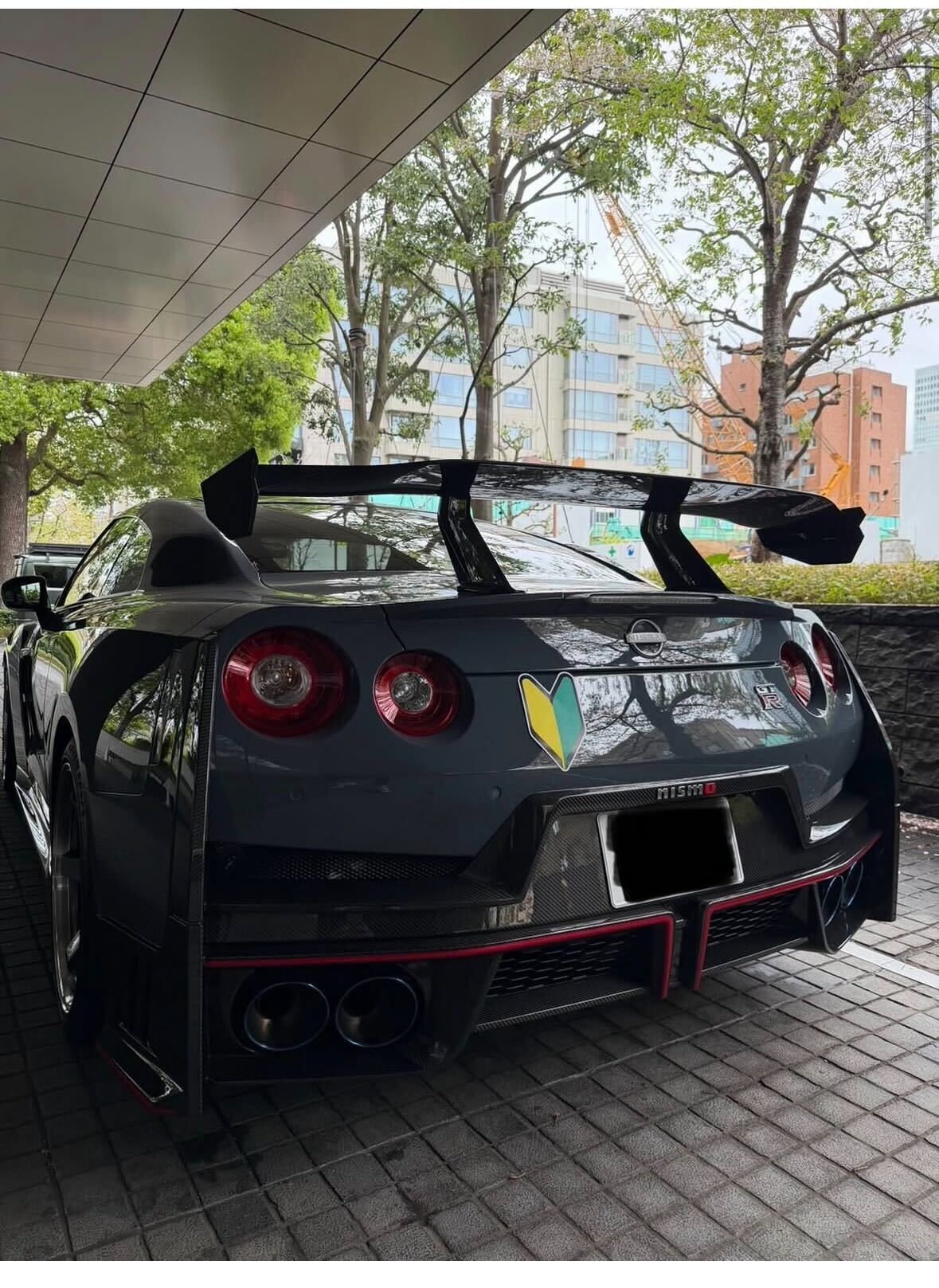 近藤真彦のInstagramより。自身の愛車『GT-R ニスモ スペシャルエディション』に初心者マークを貼りつけた投稿からは、免許を取り立ての息子に “試乗” させてみる計画があったことがうかがえる