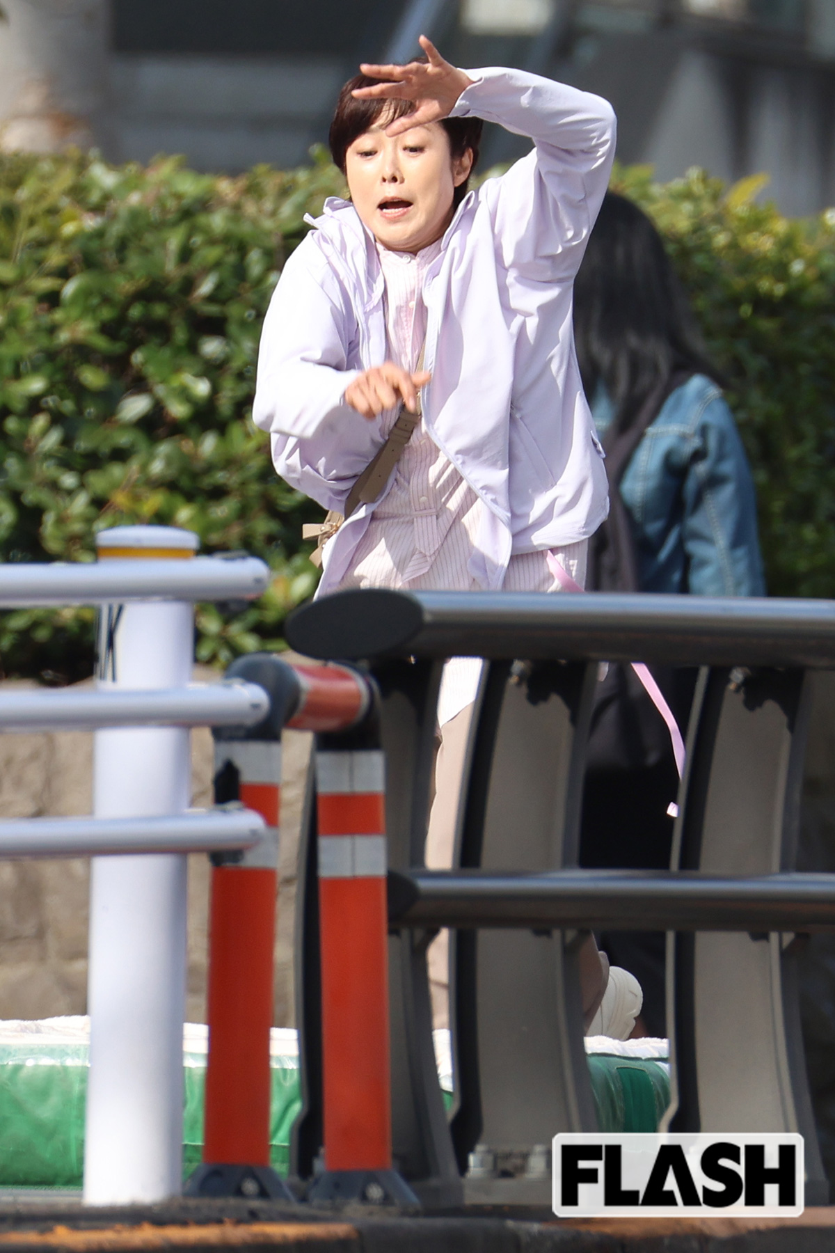 派手にこける有働由美子